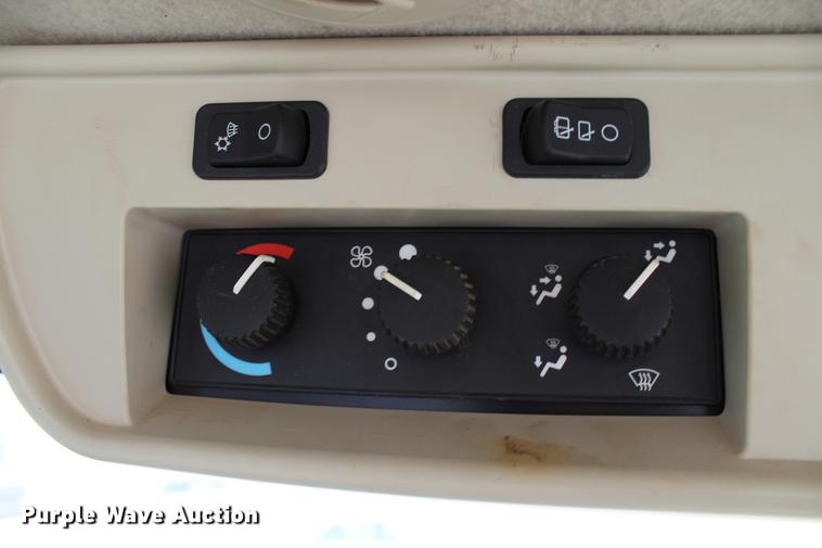 image for item DC7721 2011 John Deere 7200R MFWD tractor