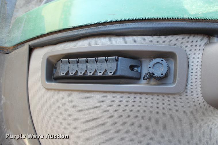 image for item DC7721 2011 John Deere 7200R MFWD tractor