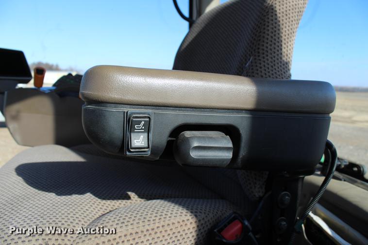 image for item DC7721 2011 John Deere 7200R MFWD tractor