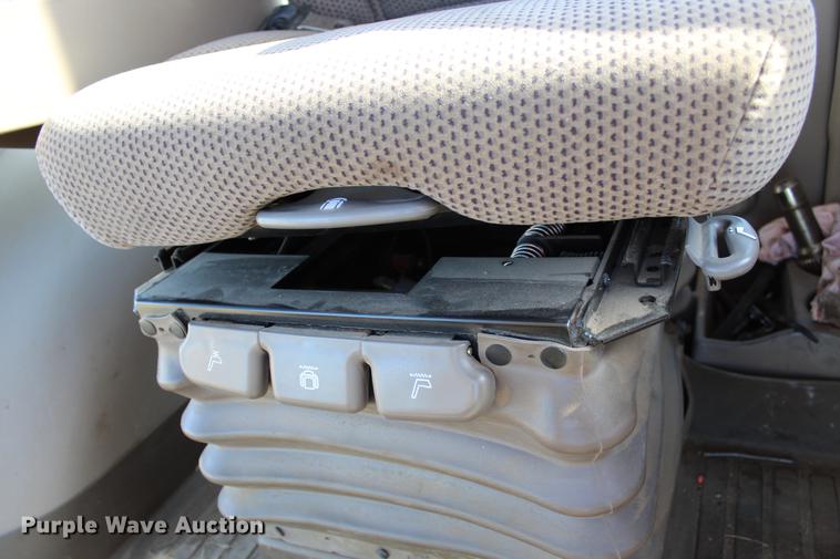 image for item DC7721 2011 John Deere 7200R MFWD tractor