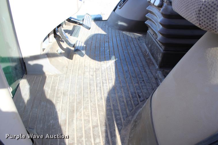 image for item DC7721 2011 John Deere 7200R MFWD tractor