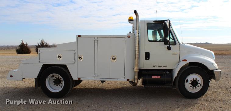 image for item DC7722 2002 International 4300 utility truck
