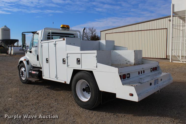 image for item DC7722 2002 International 4300 utility truck