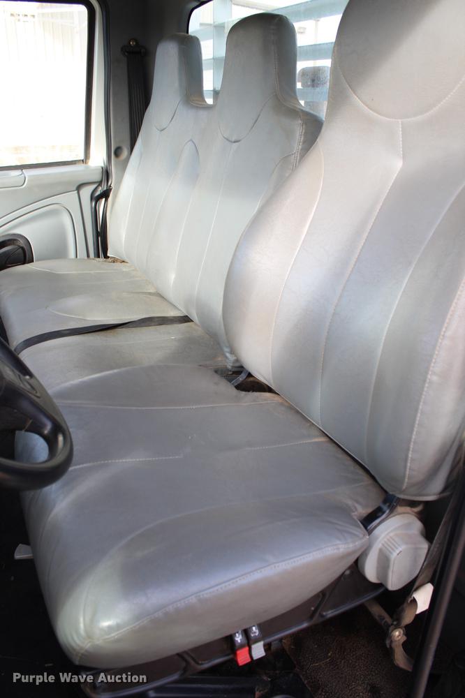 image for item DC7722 2002 International 4300 utility truck