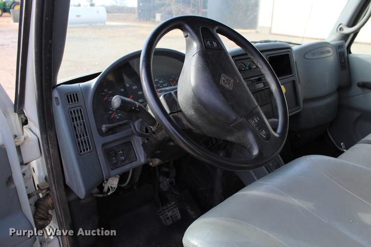 image for item DC7722 2002 International 4300 utility truck