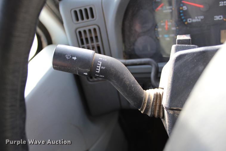 image for item DC7722 2002 International 4300 utility truck