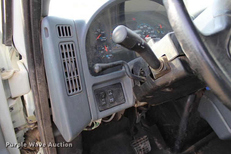 image for item DC7722 2002 International 4300 utility truck