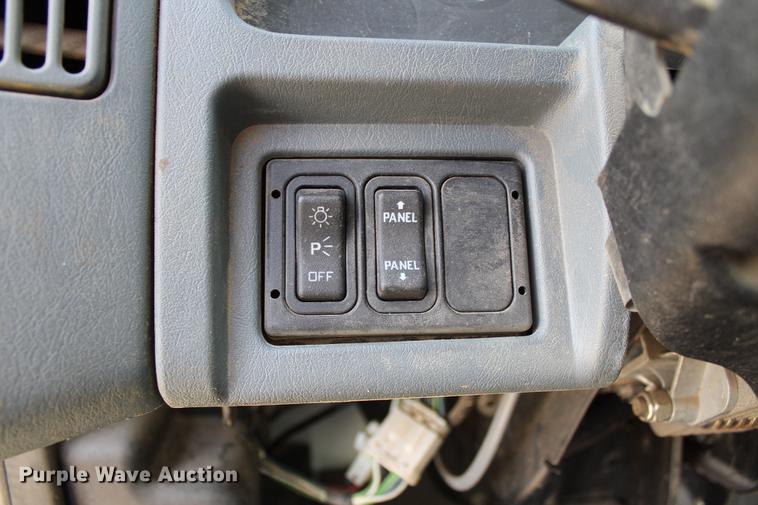 image for item DC7722 2002 International 4300 utility truck