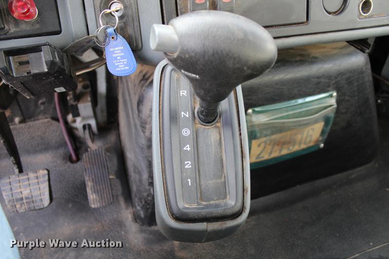 image for item DC7722 2002 International 4300 utility truck