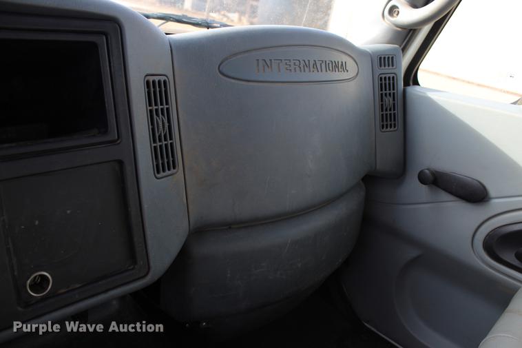 image for item DC7722 2002 International 4300 utility truck