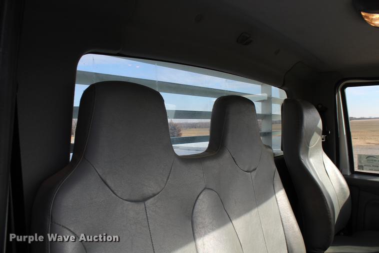 image for item DC7722 2002 International 4300 utility truck