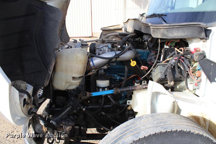 image for item DC7722 2002 International 4300 utility truck