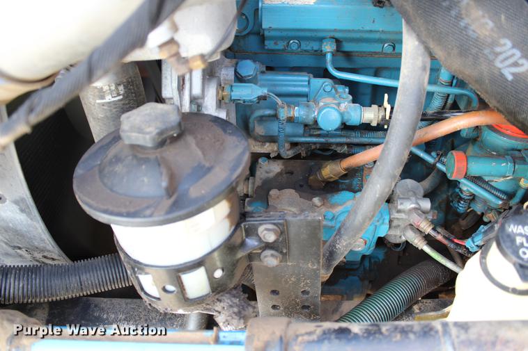 image for item DC7722 2002 International 4300 utility truck