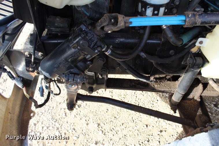 image for item DC7722 2002 International 4300 utility truck