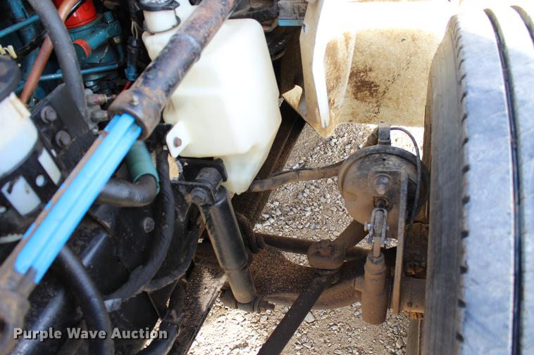 image for item DC7722 2002 International 4300 utility truck