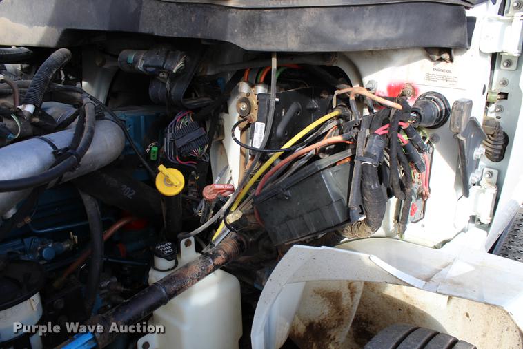 image for item DC7722 2002 International 4300 utility truck