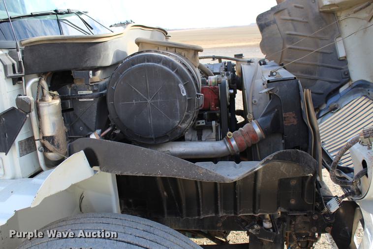 image for item DC7722 2002 International 4300 utility truck