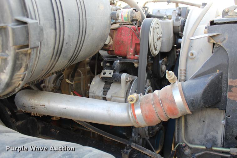 image for item DC7722 2002 International 4300 utility truck