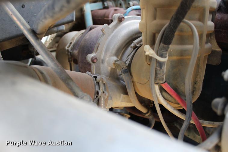 image for item DC7722 2002 International 4300 utility truck