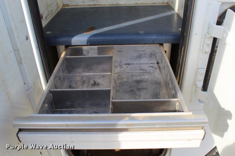 image for item DC7722 2002 International 4300 utility truck