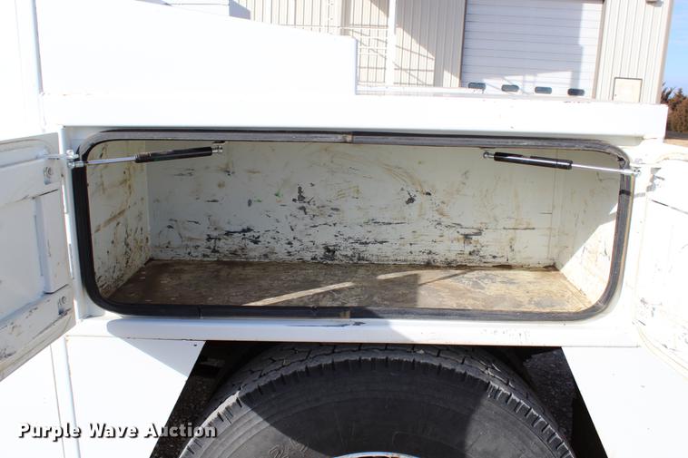 image for item DC7722 2002 International 4300 utility truck