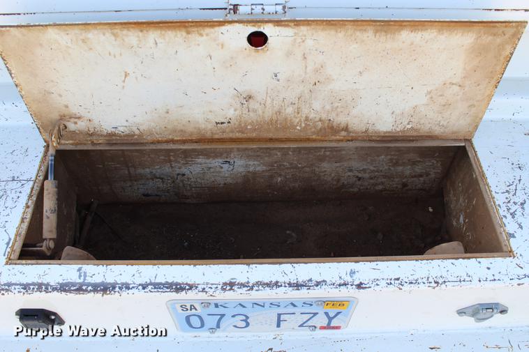 image for item DC7722 2002 International 4300 utility truck