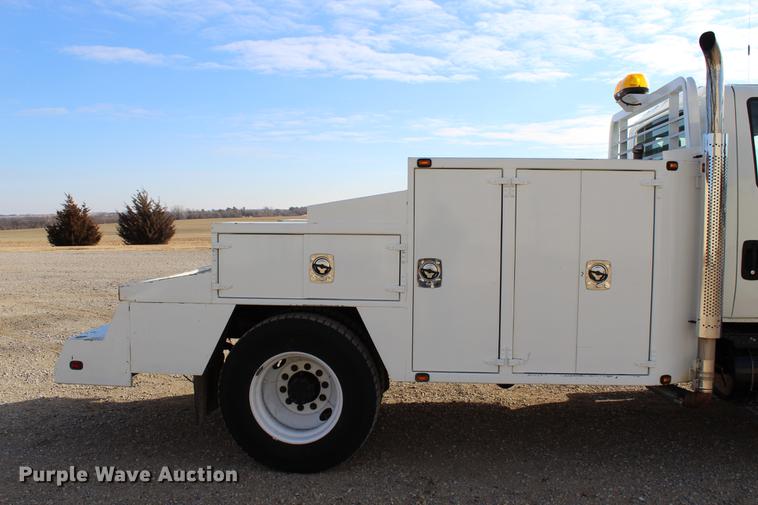 image for item DC7722 2002 International 4300 utility truck