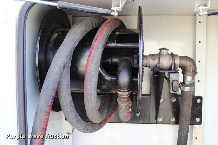 image for item DC7722 2002 International 4300 utility truck