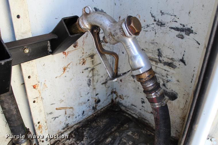 image for item DC7722 2002 International 4300 utility truck