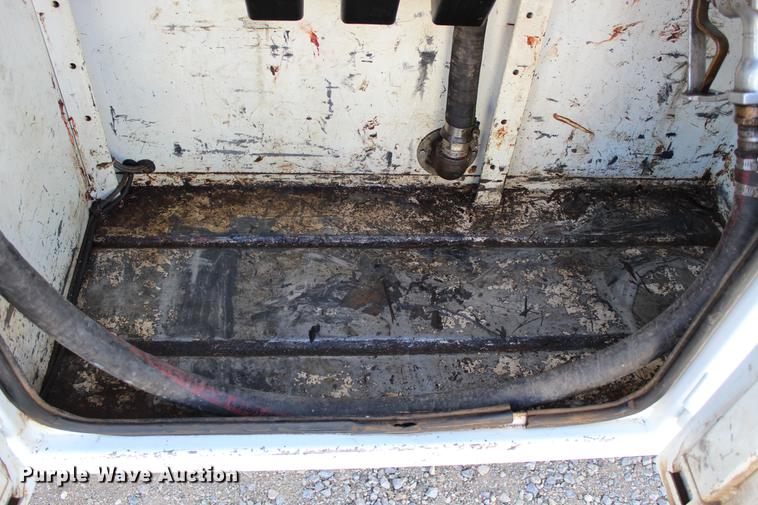 image for item DC7722 2002 International 4300 utility truck