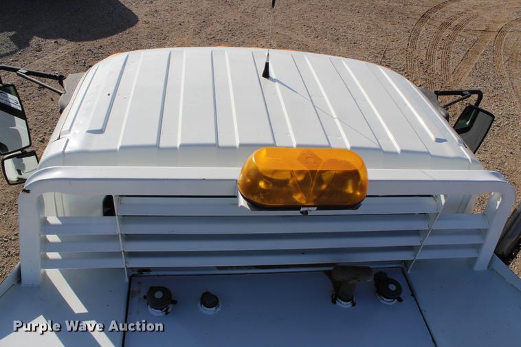 image for item DC7722 2002 International 4300 utility truck