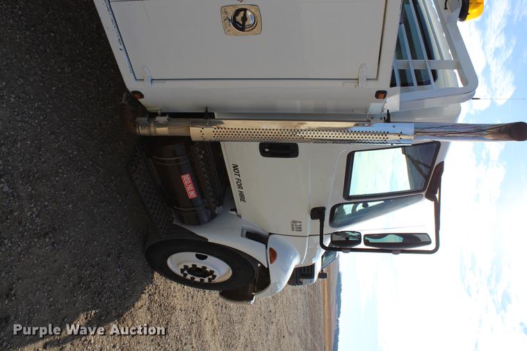 image for item DC7722 2002 International 4300 utility truck
