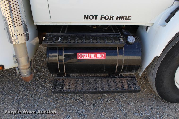 image for item DC7722 2002 International 4300 utility truck