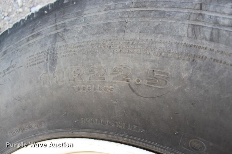 image for item DC7722 2002 International 4300 utility truck