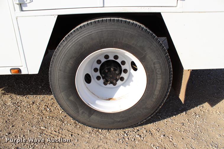 image for item DC7722 2002 International 4300 utility truck