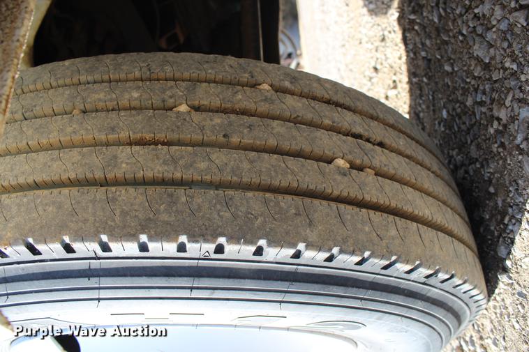 image for item DC7722 2002 International 4300 utility truck