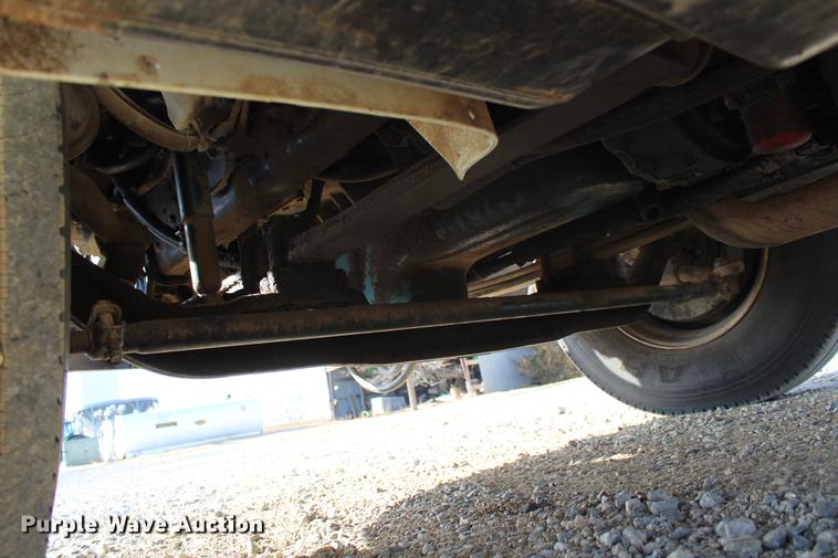 image for item DC7722 2002 International 4300 utility truck