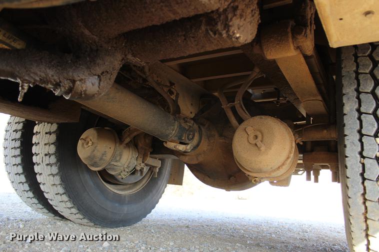 image for item DC7722 2002 International 4300 utility truck