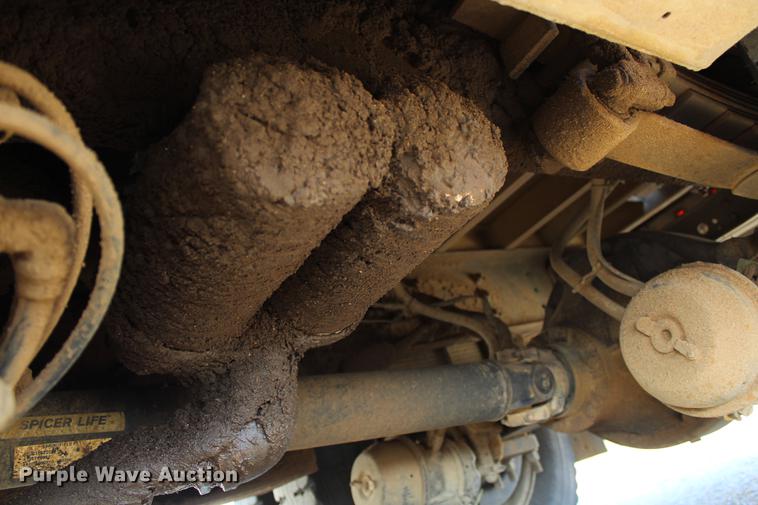 image for item DC7722 2002 International 4300 utility truck