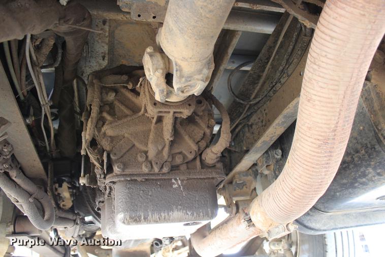 image for item DC7722 2002 International 4300 utility truck