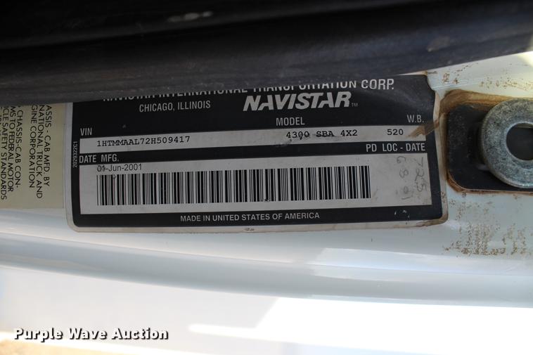 image for item DC7722 2002 International 4300 utility truck