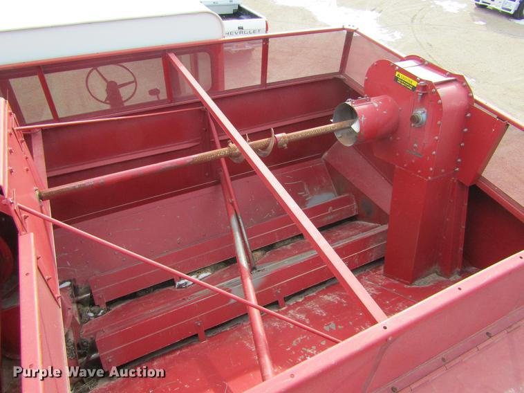 image for item DC8253 1981 International 1460 Axial-Flow combine