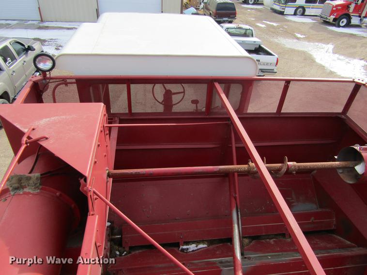 image for item DC8253 1981 International 1460 Axial-Flow combine