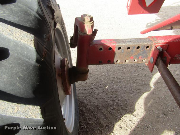 image for item DC8253 1981 International 1460 Axial-Flow combine