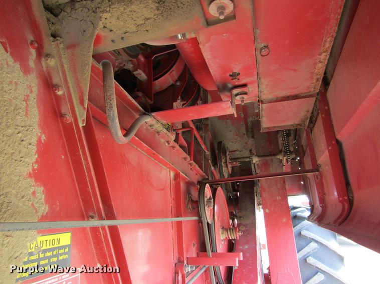 image for item DC8253 1981 International 1460 Axial-Flow combine