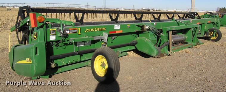 image for item DC8299 2005 John Deere 936D draper head