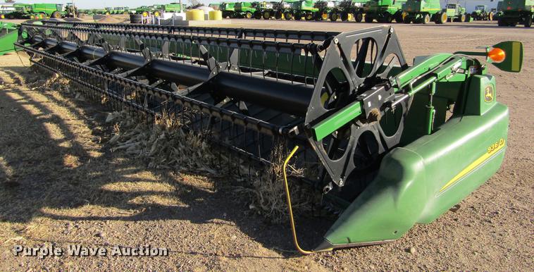 image for item DC8299 2005 John Deere 936D draper head