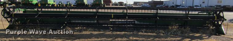 image for item DC8299 2005 John Deere 936D draper head