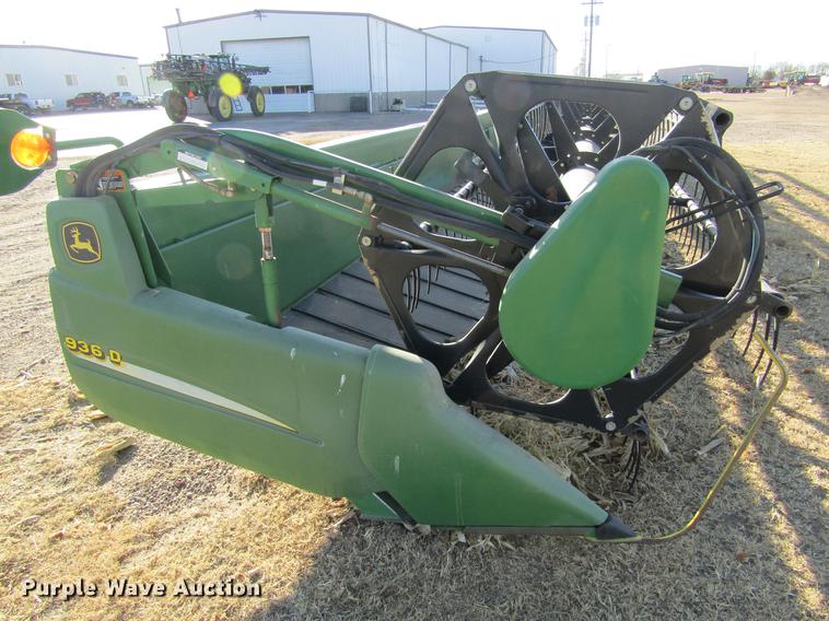 image for item DC8299 2005 John Deere 936D draper head