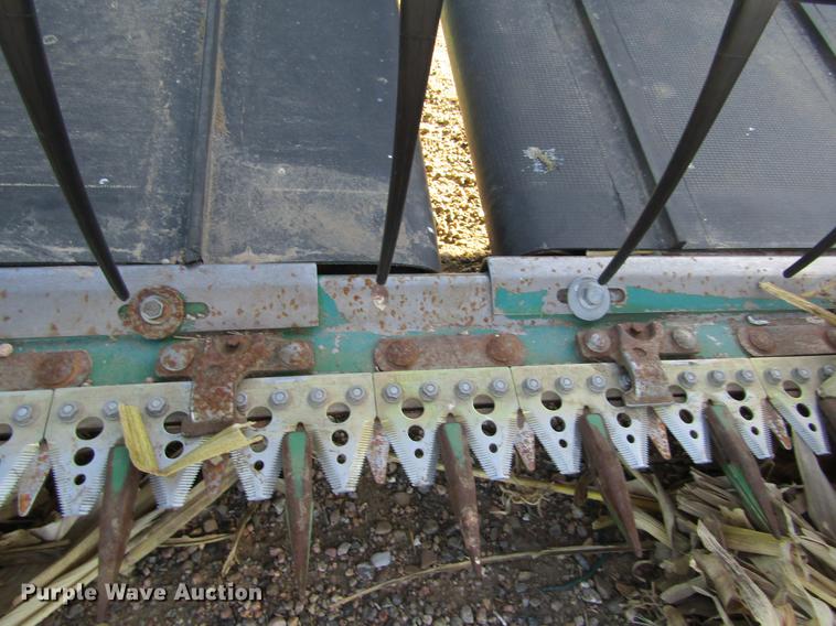 image for item DC8299 2005 John Deere 936D draper head